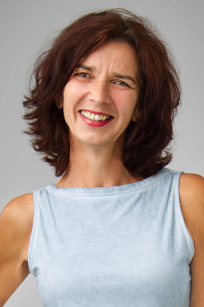 Sonja Weis lächelt herzlich – Mediatorin für Familie, Nachbarschaft und Arbeitswelt sowie Expertin für Persönliche Zukunftsplanung in Wien